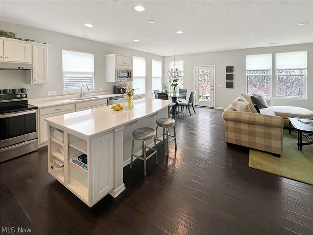 502 Arbor Lane, Copley, OH 44321