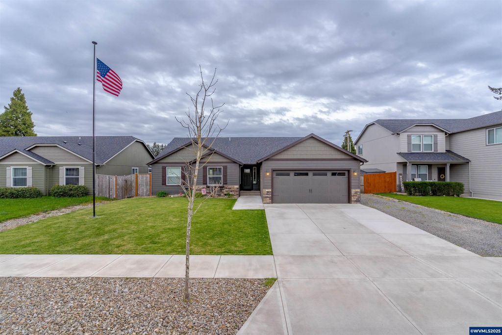 2218 Woodcock Av, Stayton, OR 97383