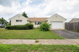 49 Cheshire Road, Bethpage, NY 11714
