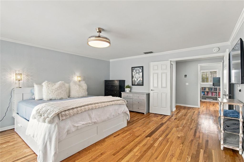 Image 42 of property listing at 5222 S RUSSELL STREET 26, Tampa, FL 33611