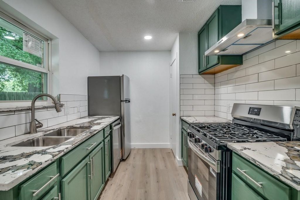 822 Milky Way, Garland, TX 75040