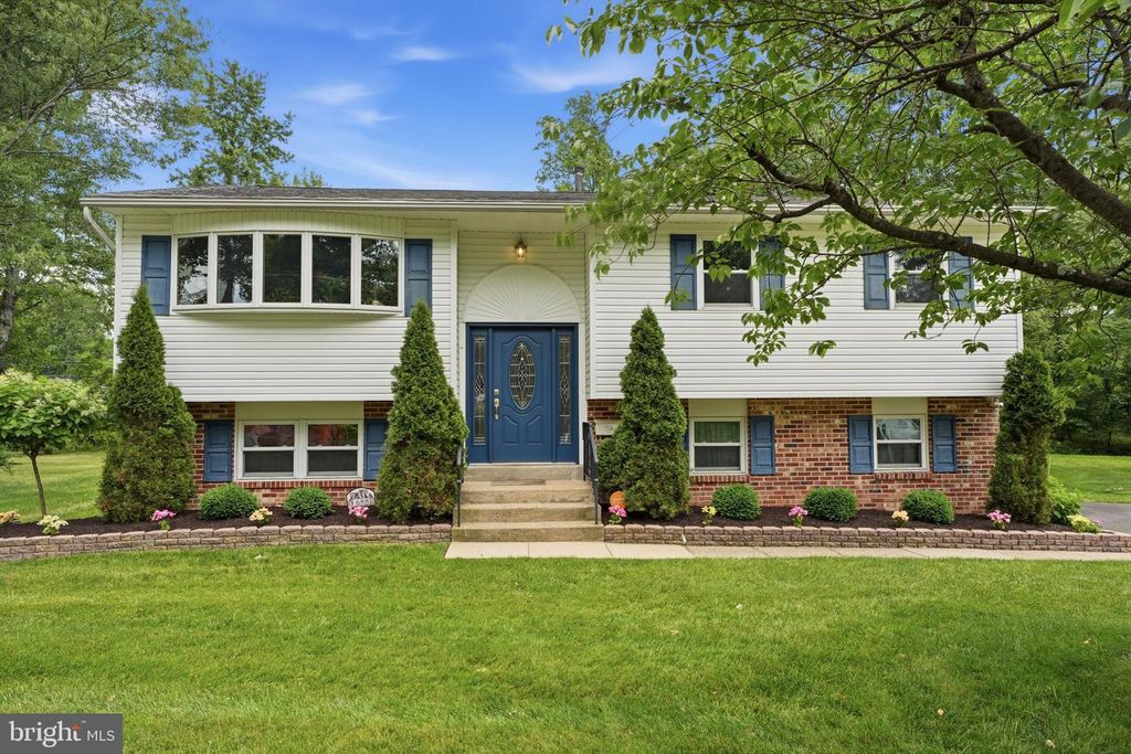 688 FAIRFIELD DR, Warminster, PA 18974