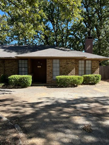 2205 Landmark Court B, Arlington, TX 76013