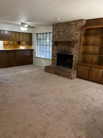 2205 Landmark Court B, Arlington, TX 76013