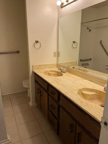 2205 Landmark Court B, Arlington, TX 76013