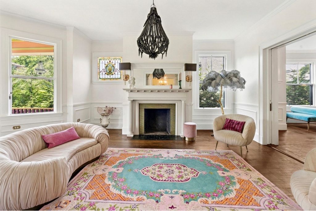 929 Beacon St, Newton, MA 02459
