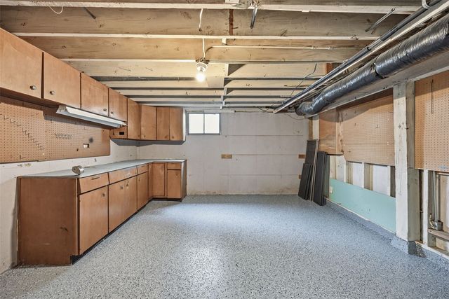 1100 18th Street NW, Cedar Rapids, IA 52404