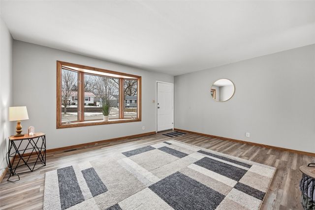 1100 18th Street NW, Cedar Rapids, IA 52404