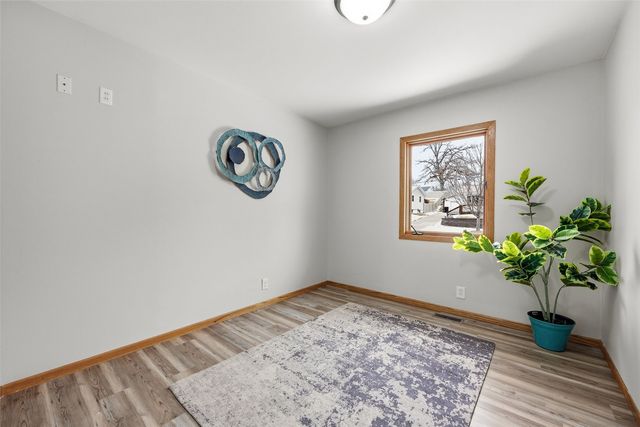 1100 18th Street NW, Cedar Rapids, IA 52404