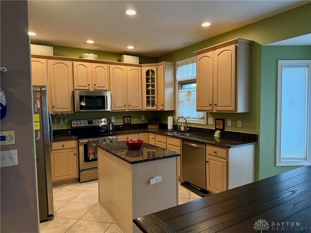 1629 Sunnington Grove Drive, Washington Twp, OH 45458