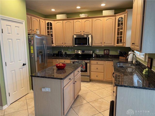 1629 Sunnington Grove Drive, Washington Twp, OH 45458