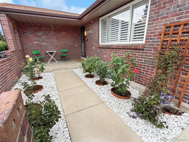 2170 S Flower Way, Lakewood, CO 80227