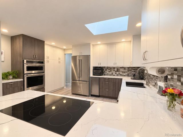 2170 S Flower Way, Lakewood, CO 80227