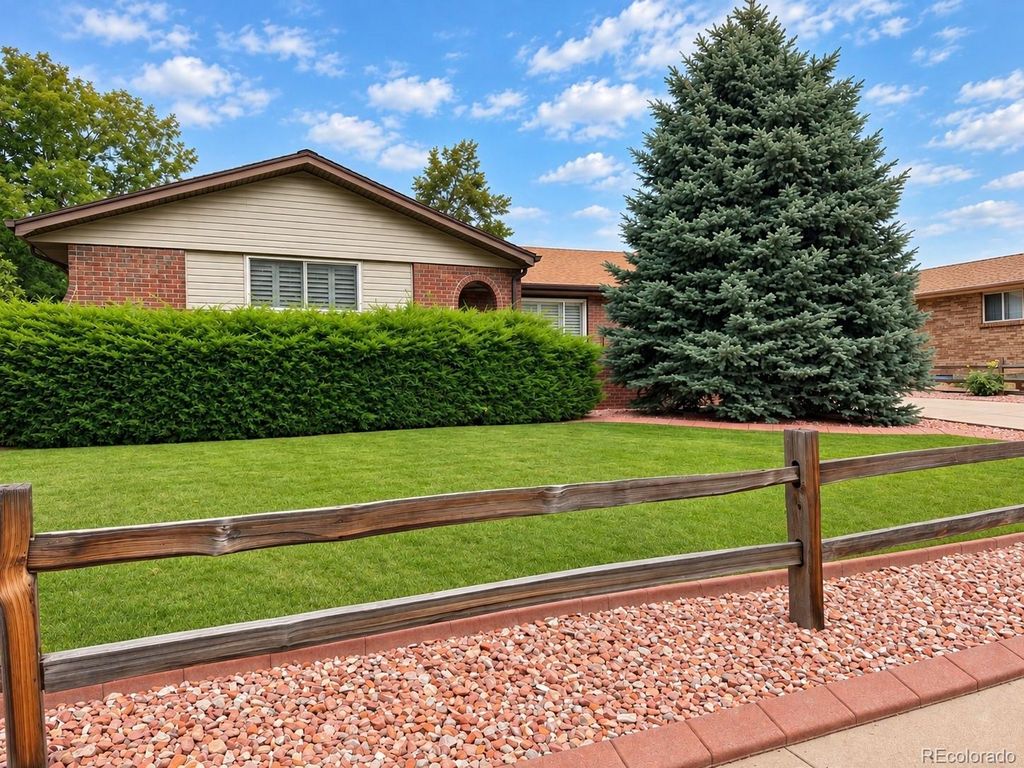 2170 S Flower Way, Lakewood, CO 80227