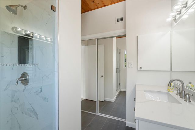 415 Big Pine Rd, Key Largo, FL 33037