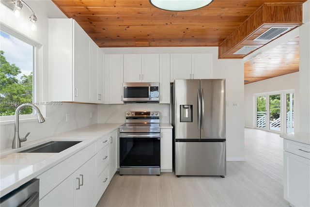 415 Big Pine Rd, Key Largo, FL 33037