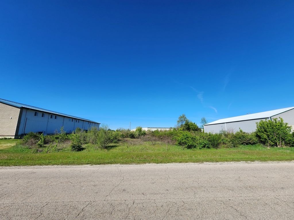 11207 Commercial Street, Richmond, IL 60071