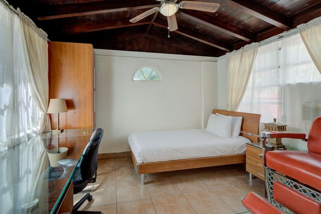 1136 NE 17th Way, Fort Lauderdale, FL 33304
