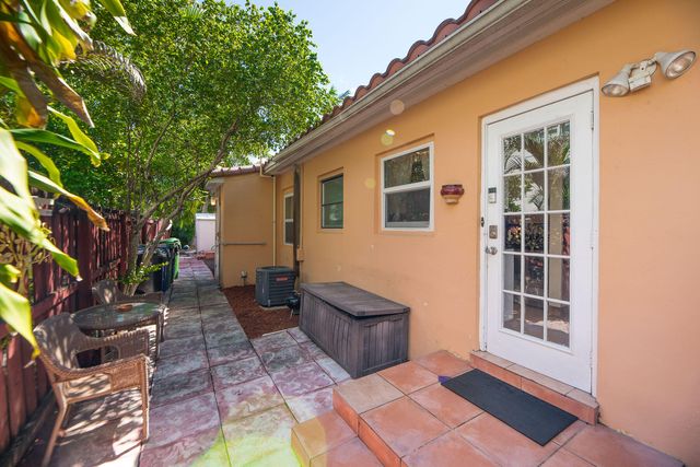1136 NE 17th Way, Fort Lauderdale, FL 33304