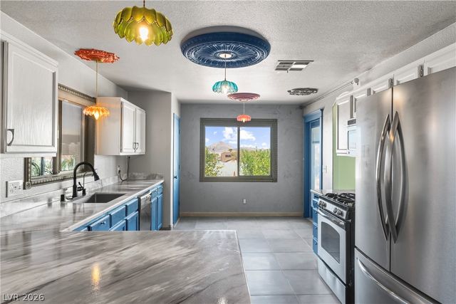 424 Waterwheel Falls Drive, Henderson, NV 89015