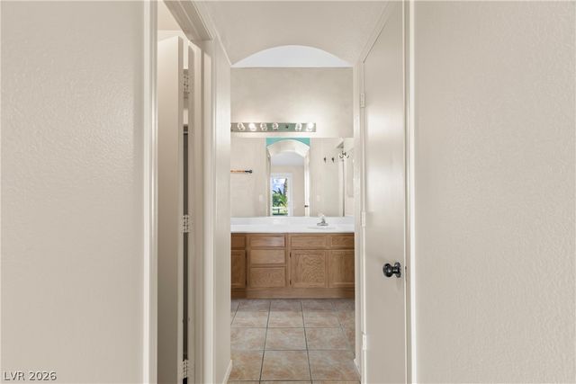 424 Waterwheel Falls Drive, Henderson, NV 89015