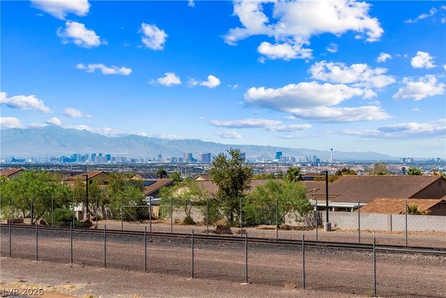 424 Waterwheel Falls Drive, Henderson, NV 89015