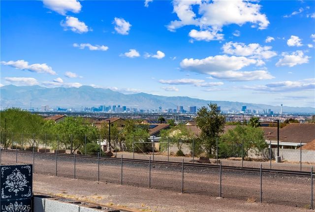 424 Waterwheel Falls Drive, Henderson, NV 89015