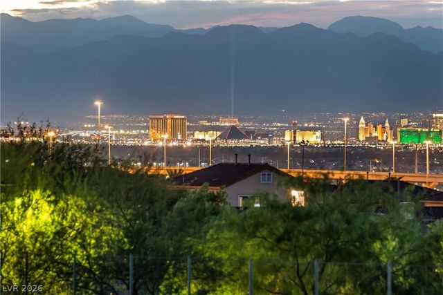 424 Waterwheel Falls Drive, Henderson, NV 89015