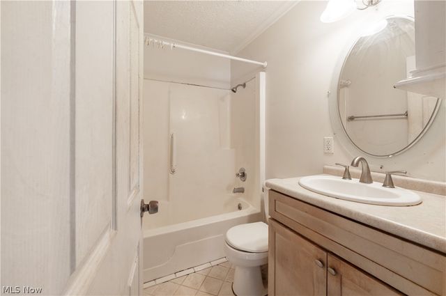 2535 Royal County Down B, Uniontown, OH 44685