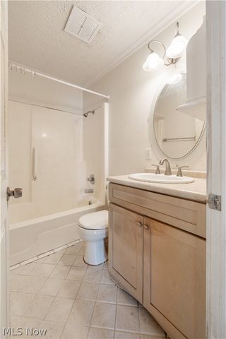 2535 Royal County Down B, Uniontown, OH 44685