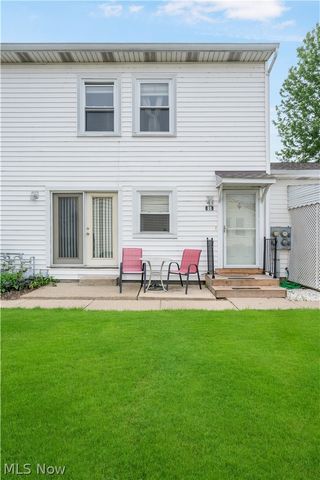 2535 Royal County Down B, Uniontown, OH 44685