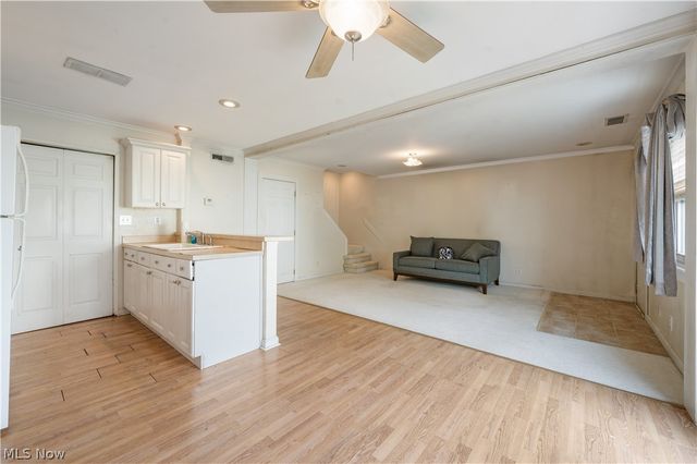 2535 Royal County Down B, Uniontown, OH 44685