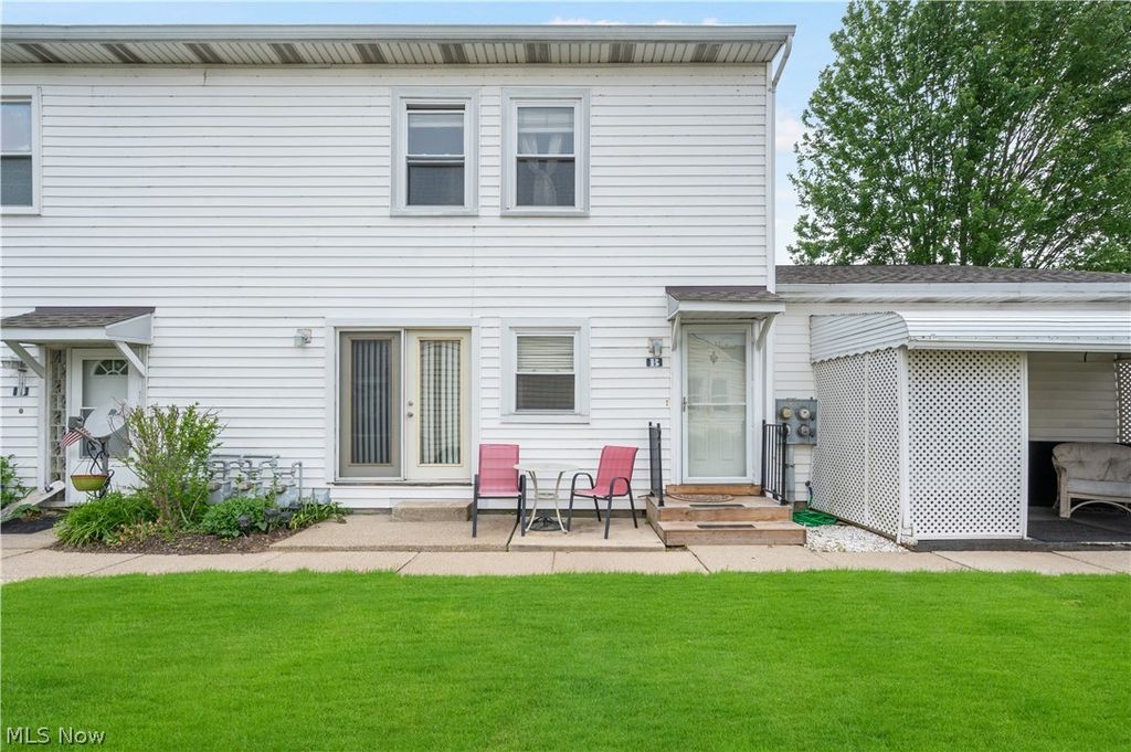 2535 Royal County Down B, Uniontown, OH 44685