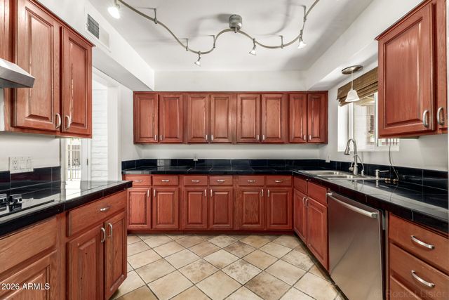 223 E CONCORDA Drive, Tempe, AZ 85282