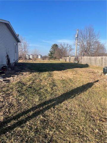 1203 W Grand Street, Gallatin, MO 64640