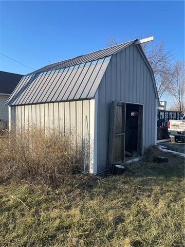 1203 W Grand Street, Gallatin, MO 64640