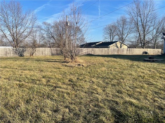 1203 W Grand Street, Gallatin, MO 64640