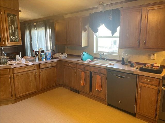 1203 W Grand Street, Gallatin, MO 64640