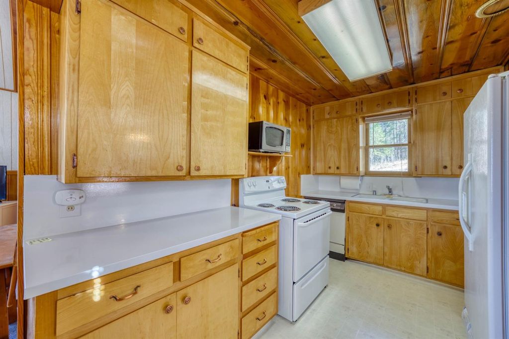 Image 17 of property listing at 51823 Camp Sierra Street, Shaver Lake, CA 93664