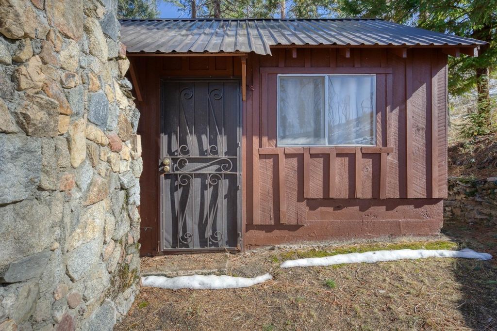 Image 8 of property listing at 51823 Camp Sierra Street, Shaver Lake, CA 93664