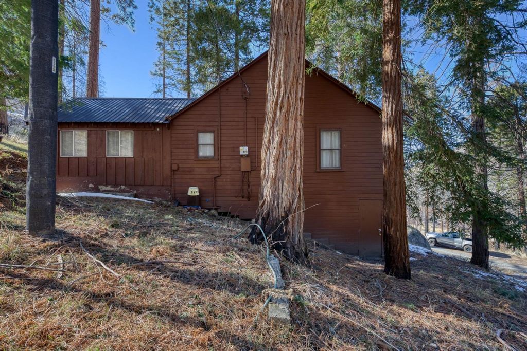 Image 9 of property listing at 51823 Camp Sierra Street, Shaver Lake, CA 93664