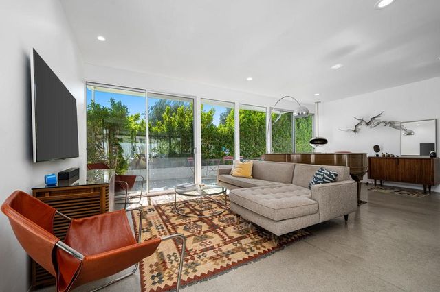 3133 N Sunnyview Drive, Palm Springs, CA 92262
