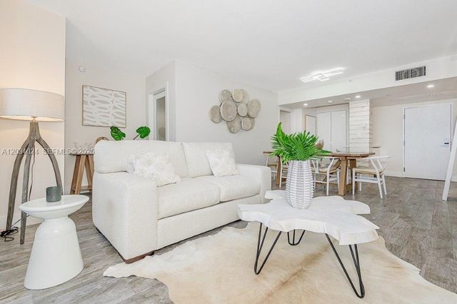 2301 Collins Avenue 926, Miami Beach, FL 33139