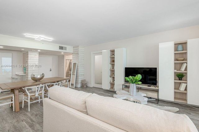 2301 Collins Avenue 926, Miami Beach, FL 33139