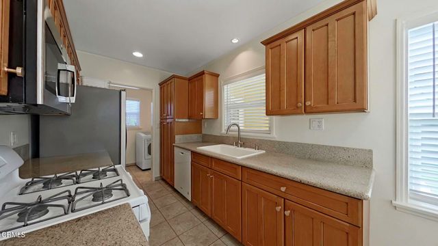 3250 Las Lunas Street, Pasadena, CA 91107