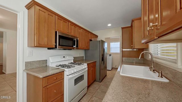 3250 Las Lunas Street, Pasadena, CA 91107