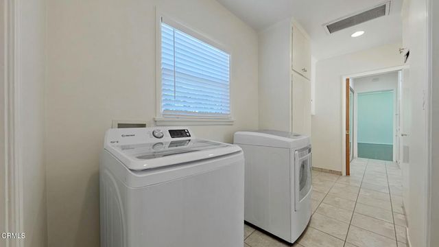 3250 Las Lunas Street, Pasadena, CA 91107