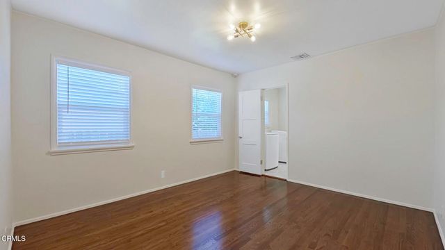 3250 Las Lunas Street, Pasadena, CA 91107