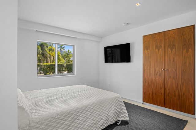 35 Castle Harbor Isle Drive, Fort Lauderdale, FL 33308