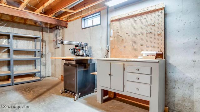 10306 Spring Meyer Rd, Louisville, KY 40223
